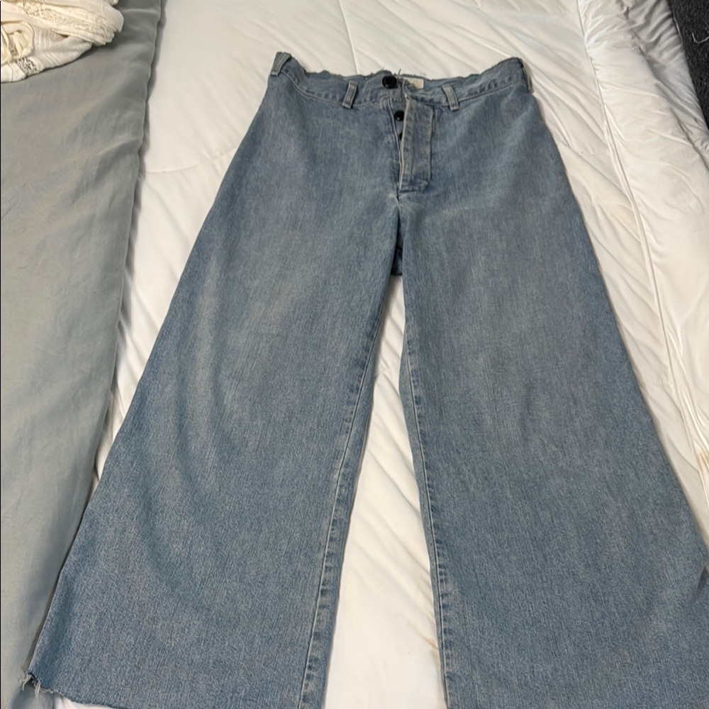 THE GREAT. Seafair Flare Wide Leg Jeans- NWOT. Super cute back pockets.